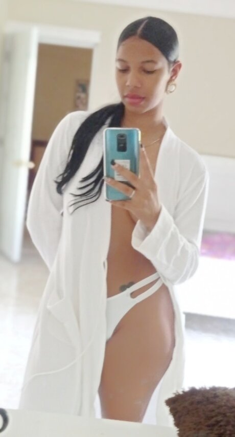 Foto di nudo di fuga di OnlyFans di Carolin
