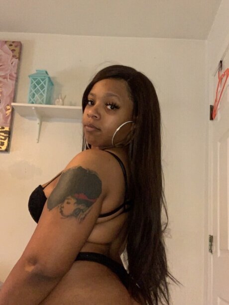 Foto di nudo di fuga di OnlyFans di Monae
