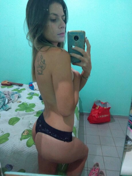 Foto di nudo di fuga di OnlyFans di Tina