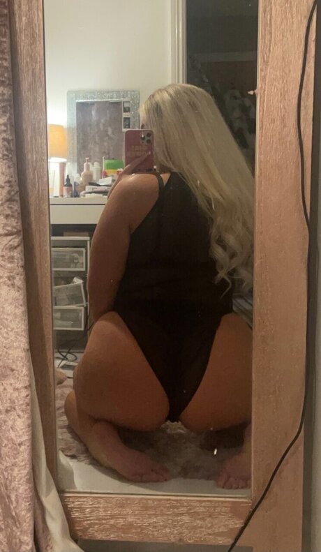 Foto di nudo di fuga di OnlyFans di Raicheal93