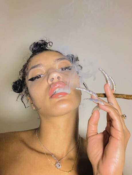 Foto di nudo di fuga di OnlyFans di Naniiakuaxx