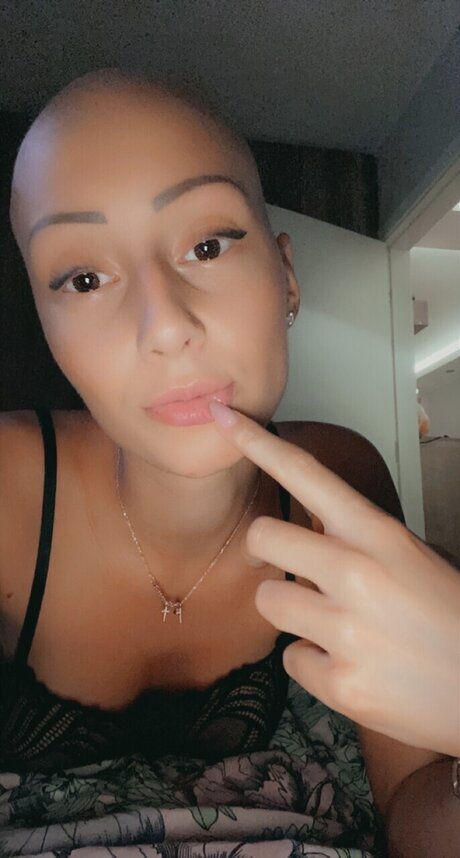 Foto di nudo di fuga di OnlyFans di Lustyangel