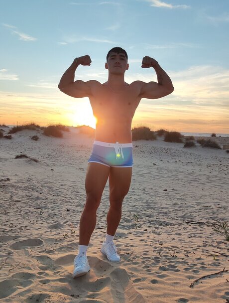 Foto di nudo di fuga di OnlyFans di Loong