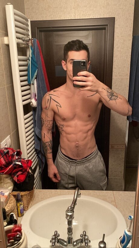 Foto di nudo di fuga di OnlyFans di Johnson Johanson