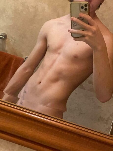Foto di nudo di fuga di OnlyFans di Rouge Lavin