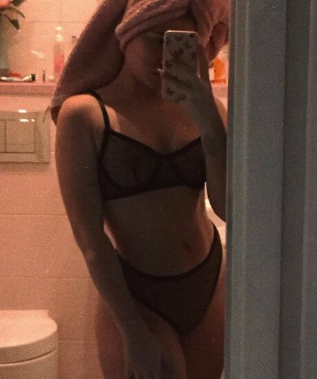 Foto di nudo di fuga di OnlyFans di Marrry