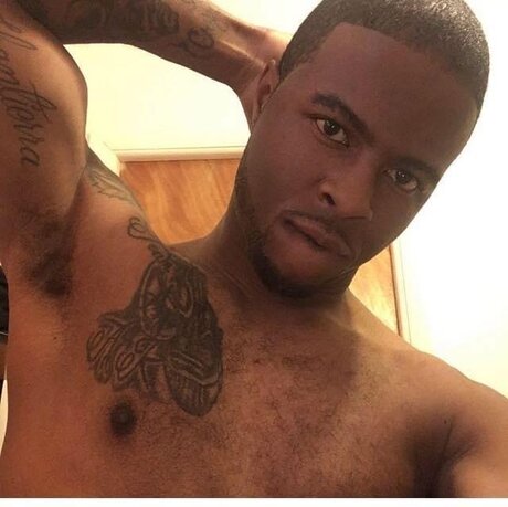 Foto di nudo di fuga di OnlyFans di Antoine L Knight