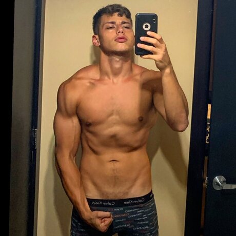 Foto di nudo di fuga di OnlyFans di Eric Akopyan