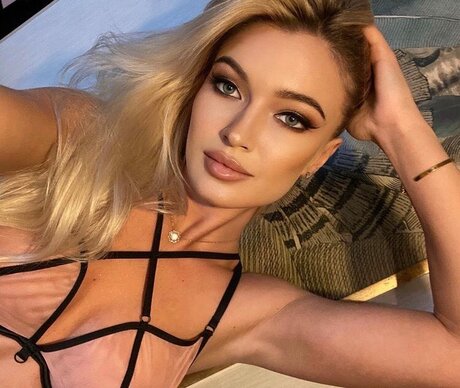 Foto di nudo di fuga di OnlyFans di Angel