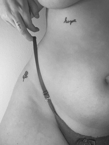 Foto di nudo di fuga di OnlyFans di Elenya