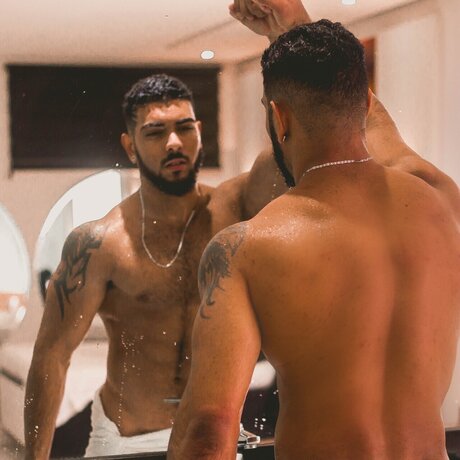 Foto di nudo di fuga di OnlyFans di Dom