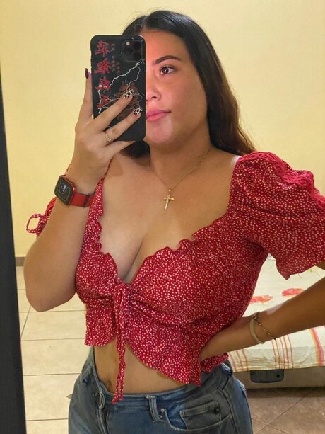 Foto di nudo di fuga di OnlyFans di Zile Lagirdam