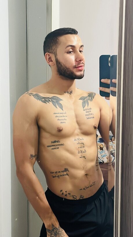 Foto di nudo di fuga di OnlyFans di Alejo Mn