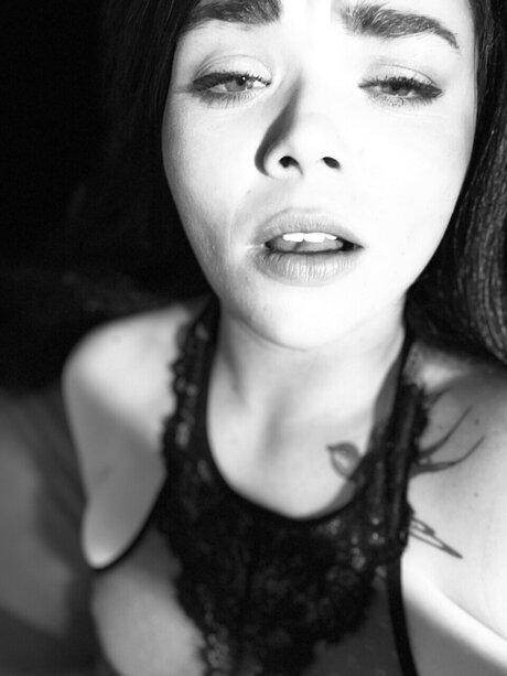 Foto di nudo di fuga di OnlyFans di Tinderella