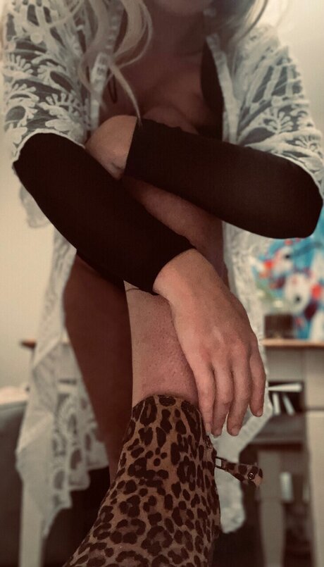 Foto di nudo di fuga di OnlyFans di Love Triangle