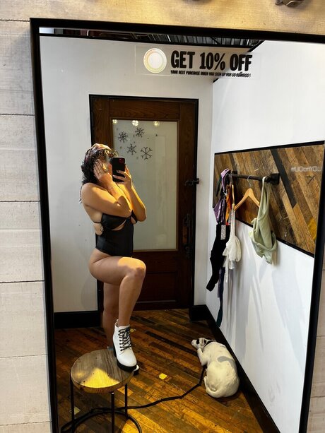 Foto di nudo di fuga di OnlyFans di Lily Toria