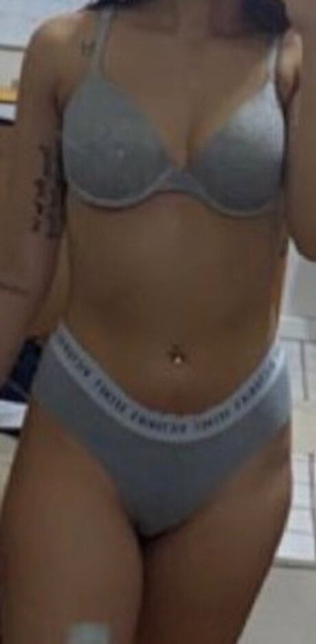 Foto di nudo di fuga di OnlyFans di Notsoinnocentbabyy