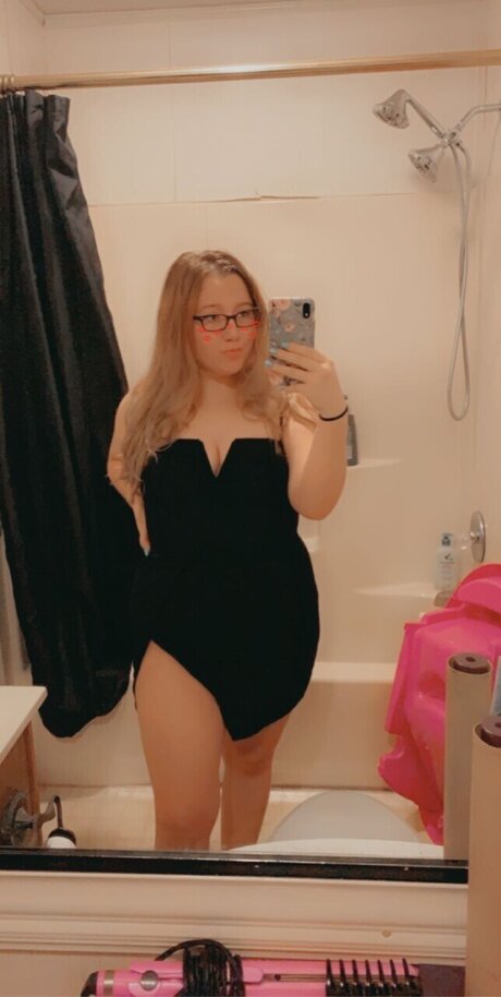 Foto di nudo di fuga di OnlyFans di Nikky
