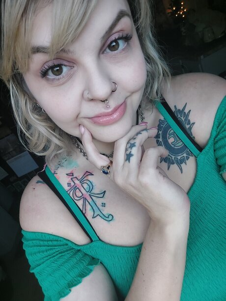 Foto di nudo di fuga di OnlyFans di Brenda Dott