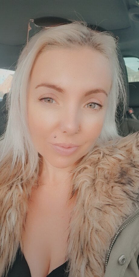 Foto di nudo di fuga di OnlyFans di Embo
