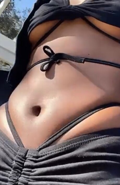 Foto di nudo di fuga di OnlyFans di Mizzbendthatova