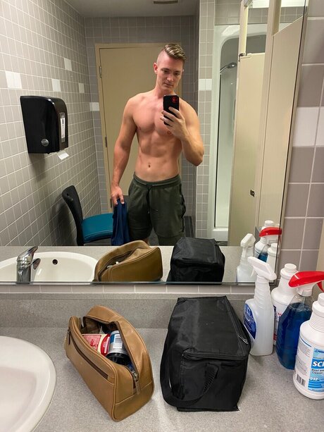 Foto di nudo di fuga di OnlyFans di Lance Maxwell