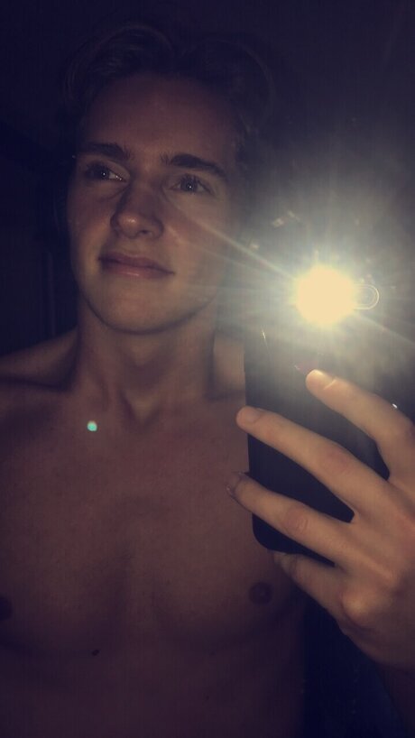 Foto di nudo di fuga di OnlyFans di Clark
