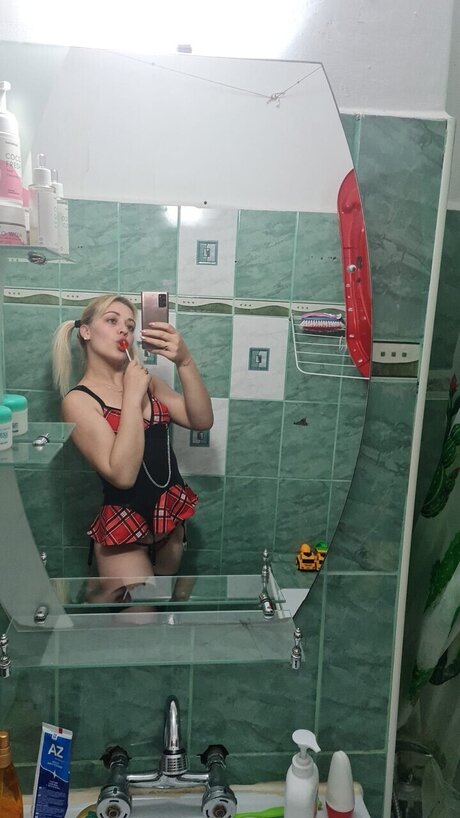Foto di nudo di fuga di OnlyFans di Lacra