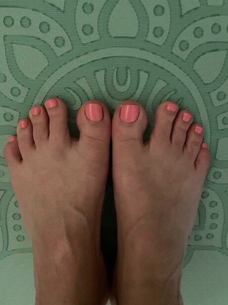 Foto di nudo di fuga di OnlyFans di Yogafeet