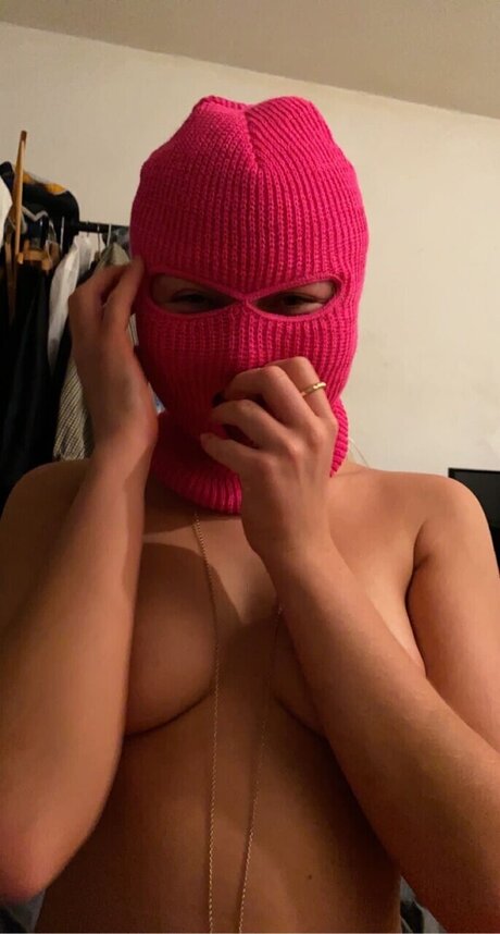 Foto di nudo di fuga di OnlyFans di Baby Balaclava
