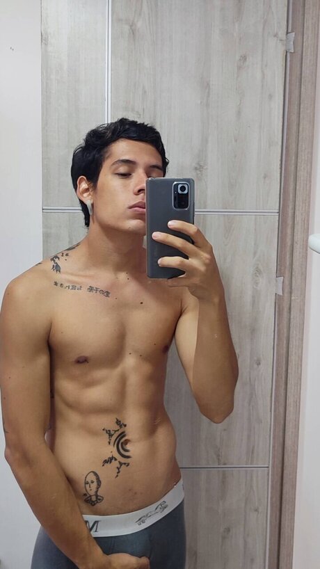 Foto di nudo di fuga di OnlyFans di Chirox