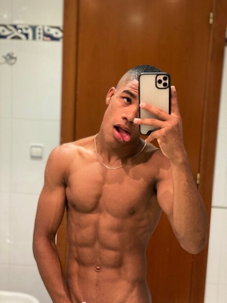 Foto di nudo di fuga di OnlyFans di Elkin