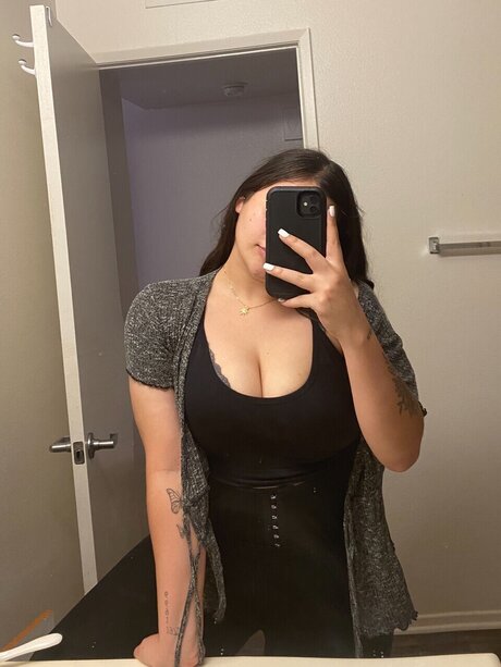 Foto di nudo di fuga di OnlyFans di Leslie Gomez