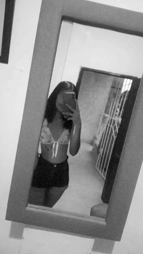 Foto di nudo di fuga di OnlyFans di Yiniris