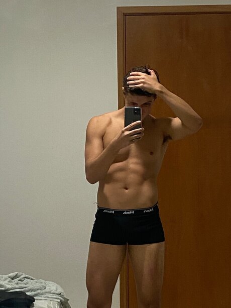 Foto di nudo di fuga di OnlyFans di Augustoxx