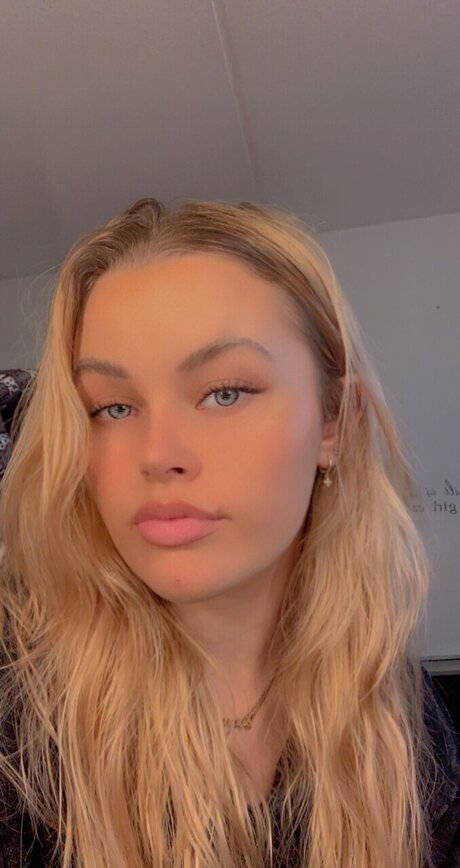 Foto di nudo di fuga di OnlyFans di Minna