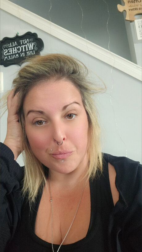 Foto di nudo di fuga di OnlyFans di Candi