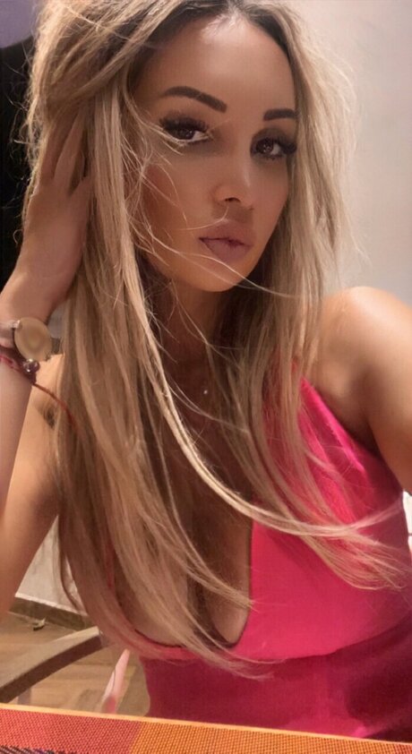 Foto di nudo di fuga di OnlyFans di Katya
