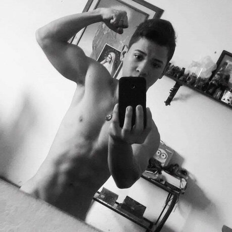 Foto di nudo di fuga di OnlyFans di Estiven Cantero