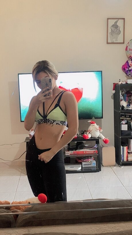 Foto di nudo di fuga di OnlyFans di Yoselin