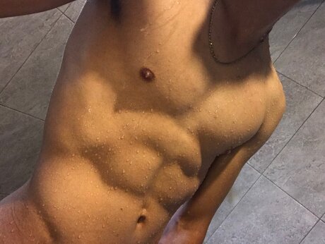 Foto di nudo di fuga di OnlyFans di Seuz