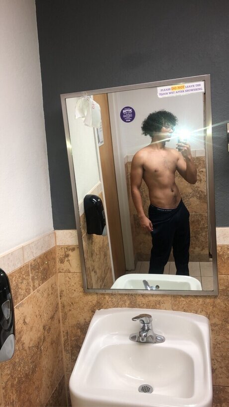 Foto di nudo di fuga di OnlyFans di Noname