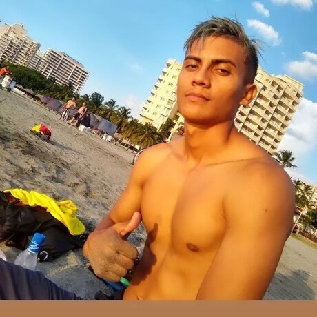 Foto di nudo di fuga di OnlyFans di Johendry Medina