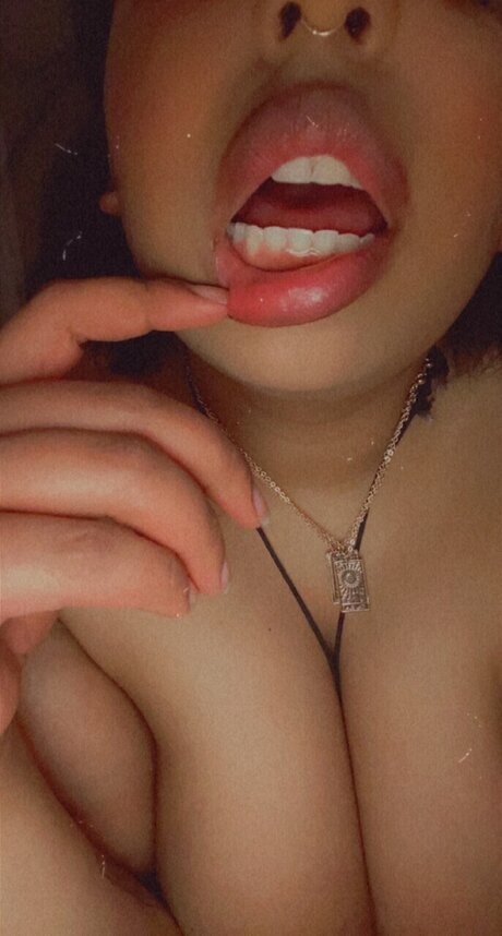 Foto di nudo di fuga di OnlyFans di Bella