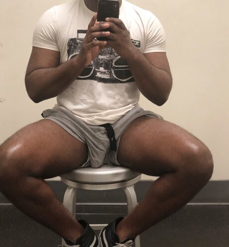 Foto di nudo di fuga di OnlyFans di Brownstallion