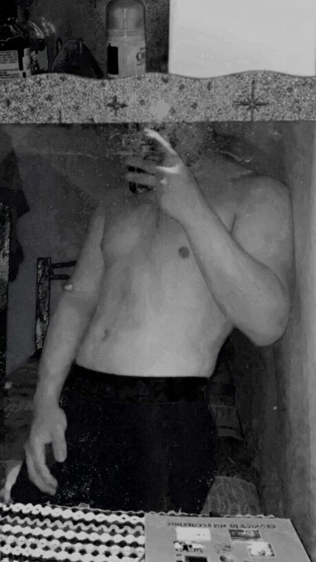 Foto di nudo di fuga di OnlyFans di Simon