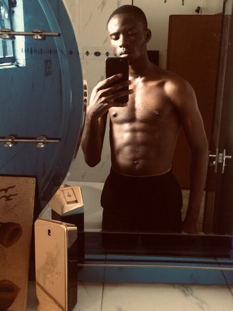 Foto di nudo di fuga di OnlyFans di Rockhardnomad