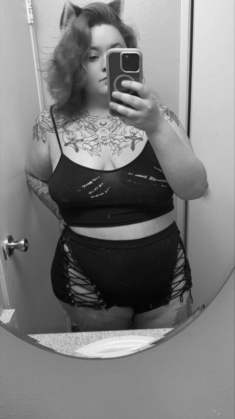 Foto di nudo di fuga di OnlyFans di Scarletfireblood