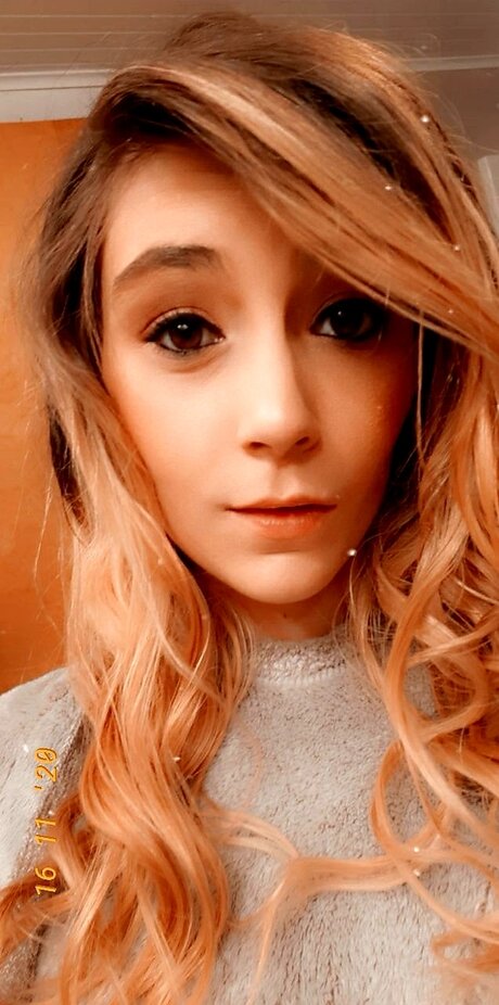 Foto di nudo di fuga di OnlyFans di Lovelylace2020