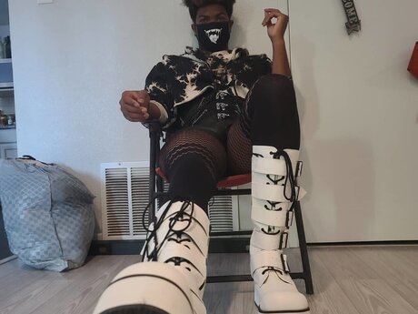 Foto di nudo di fuga di OnlyFans di Snow